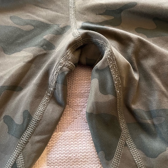Lululemon camo leggings - Picture 4 of 5